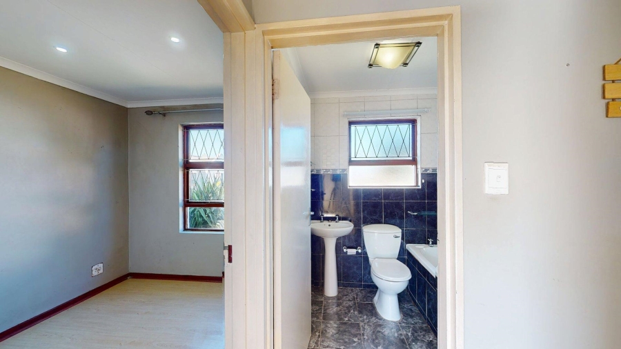 2 Bedroom Property for Sale in Kabega Park Eastern Cape